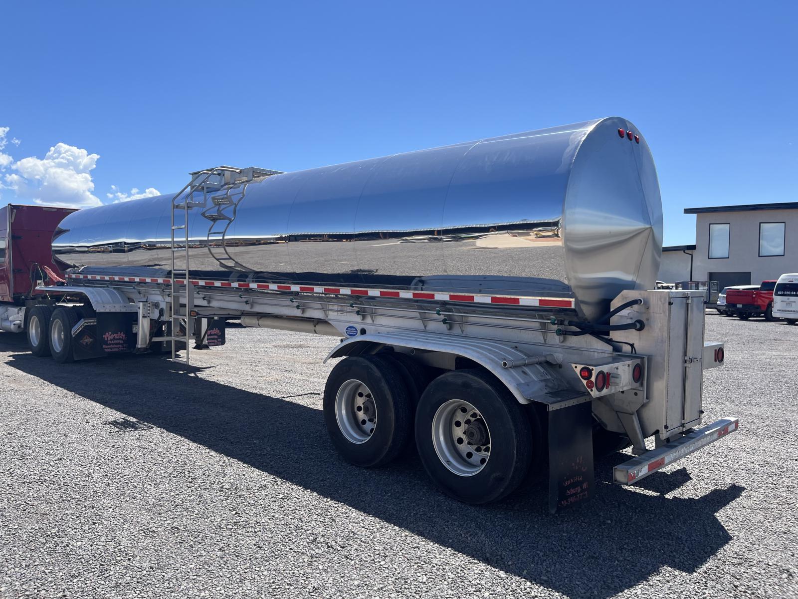 ./imagenes/INVOICE/2019/18047/PIPA DE 6,800 GALONES (3).JPG